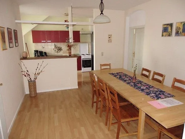 Sehr-Schoene-4-Raum-Maisonette-Fewo-Mit-110Qm-Balkon-Zentral-Preiswert-T7