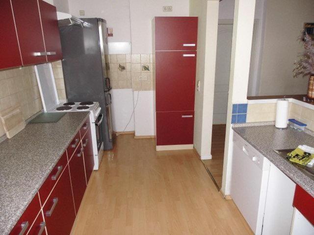 Sehr-schoene-4-raum-maisonette-fewo-mit-110qm-balkon-zentral-preiswert-t7 Apartment *