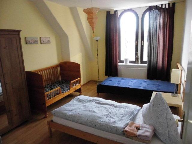 Apartment Sehr-schoene-4-raum-maisonette-fewo-mit-110qm-balkon-zentral-preiswert-t7 *