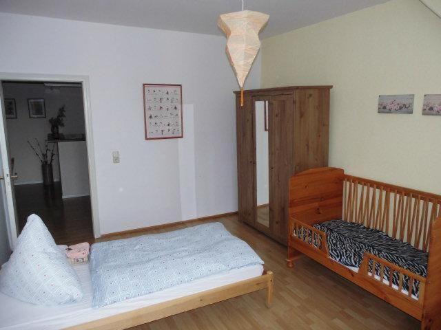 Sehr-schoene-4-raum-maisonette-fewo-mit-110qm-balkon-zentral-preiswert-t7 Apartment *